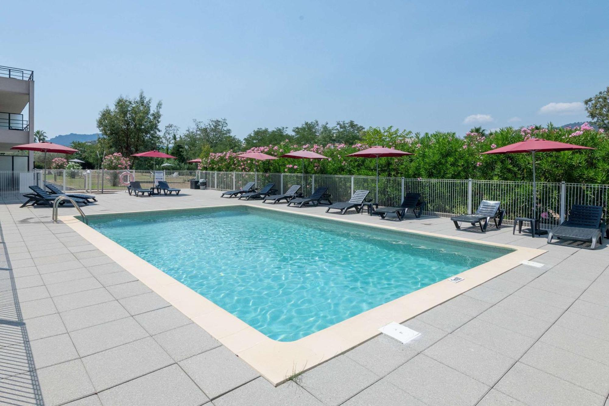 Comfort Aparthotel Cannes Mandelieu Exterior photo